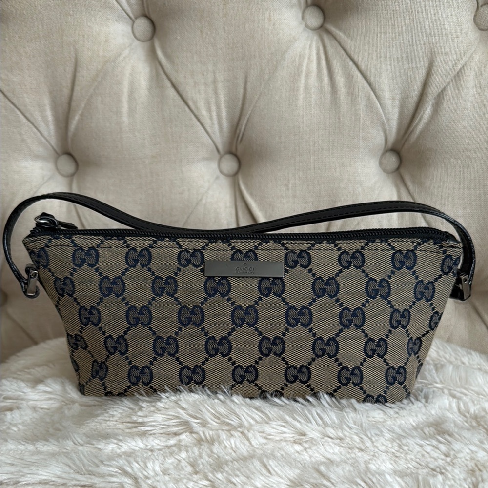 Authentic Gucci Boat Pouchette